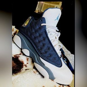 I’m selling Air Jordan 13s in women. Have only been wore twice max! Contact me!
